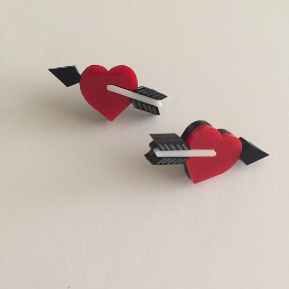 Nasty Gal Jewelry - Heart and arrow stud earrings by Nasty Gal